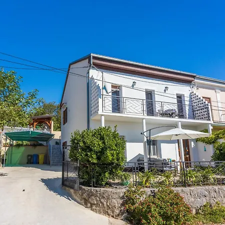 Feriehus Raj - Jadranovo