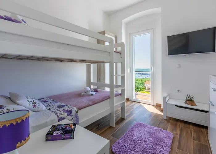 Casa de Férias Raj - *